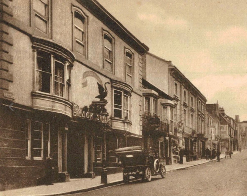 Black Swan, Winchester