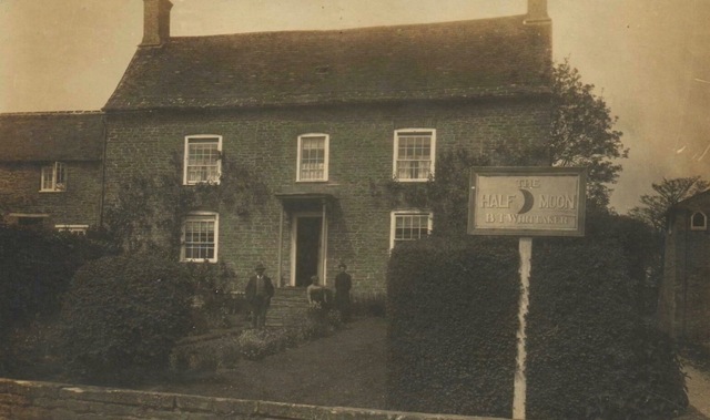 Half Moon, Horsington