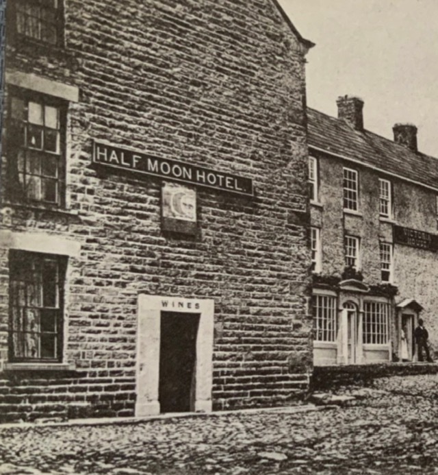 Half Moon, Reeth