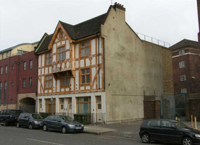 Lilliput Hall, Rotherhithe