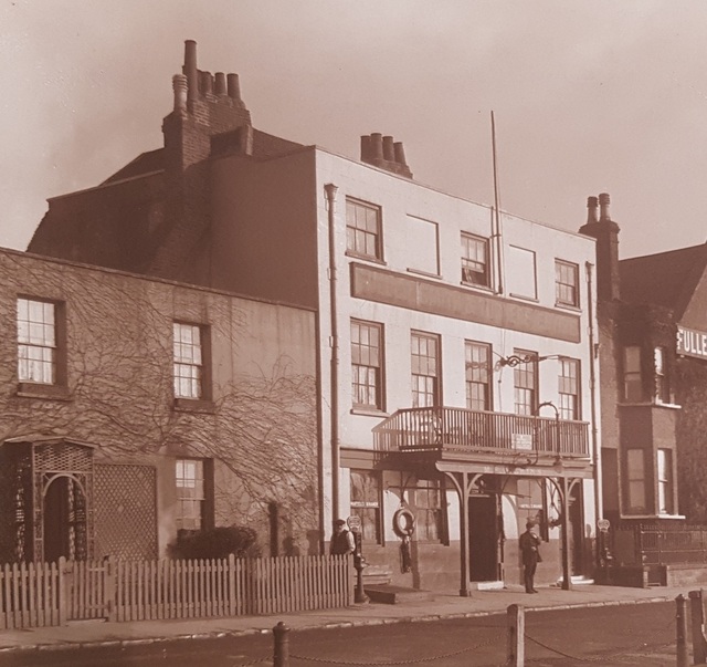 Red Lion, Chiswick
