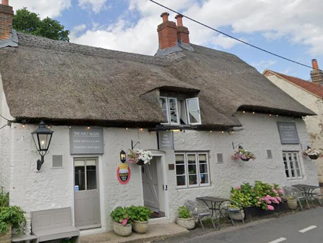 Half Moon, Cuxham